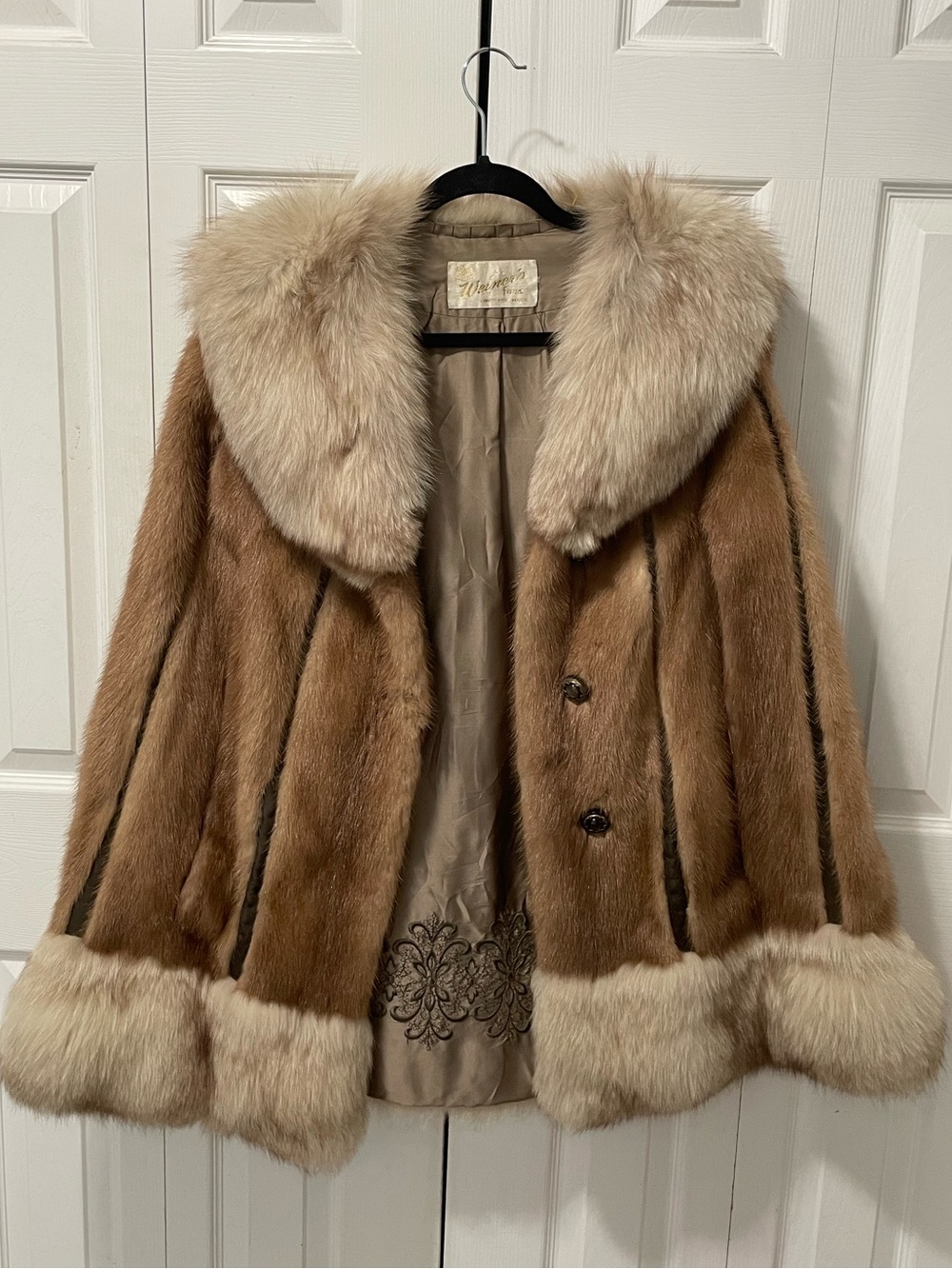 Vintage Weiners Authentic Fox Fur Cape with Leather Trim and Pockets
